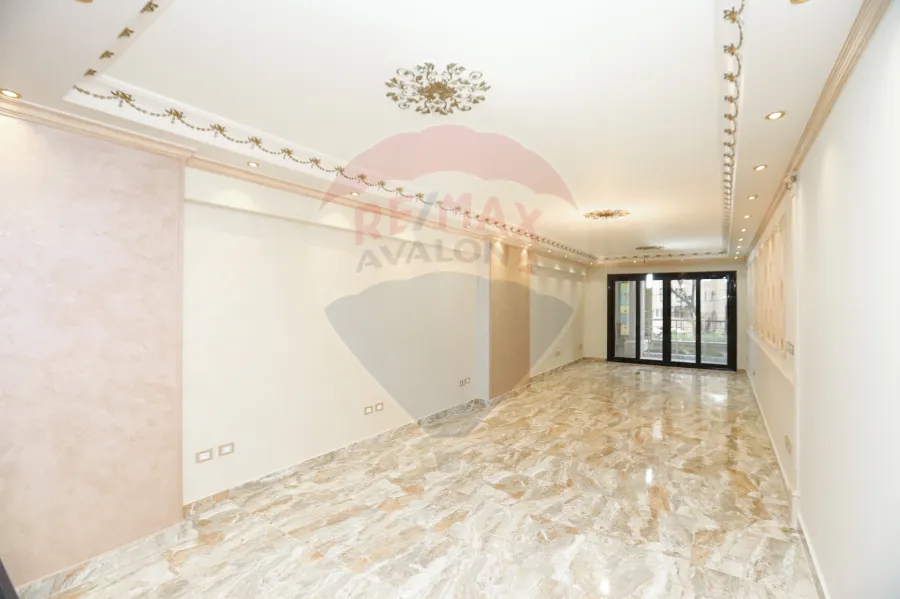 شقة للبيع 186 م سموحة ( ش توت عنخ امون)