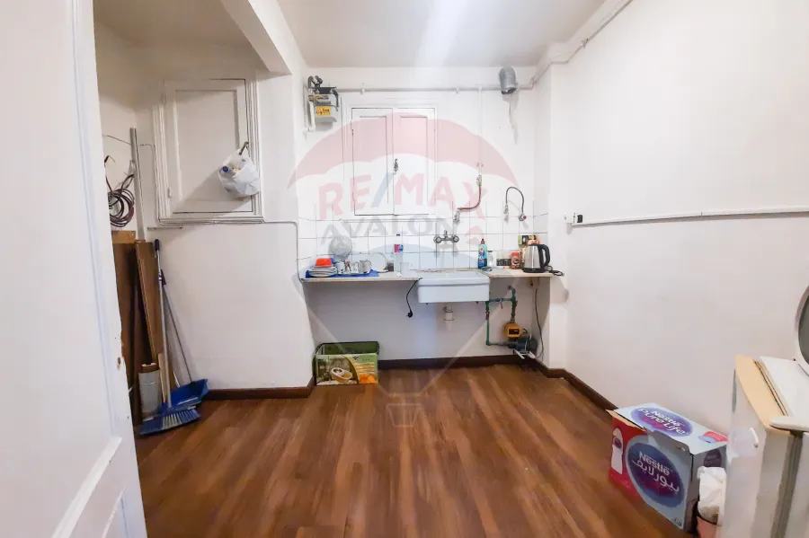 شقة للايجار 130 م كفر عبده (ش خليل الخياط)