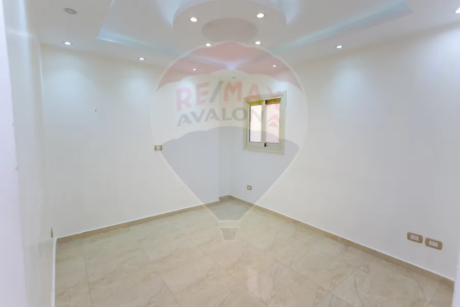 شقة مرخصه للبيع 120 م سموحه (كومباوند في ش النصر)