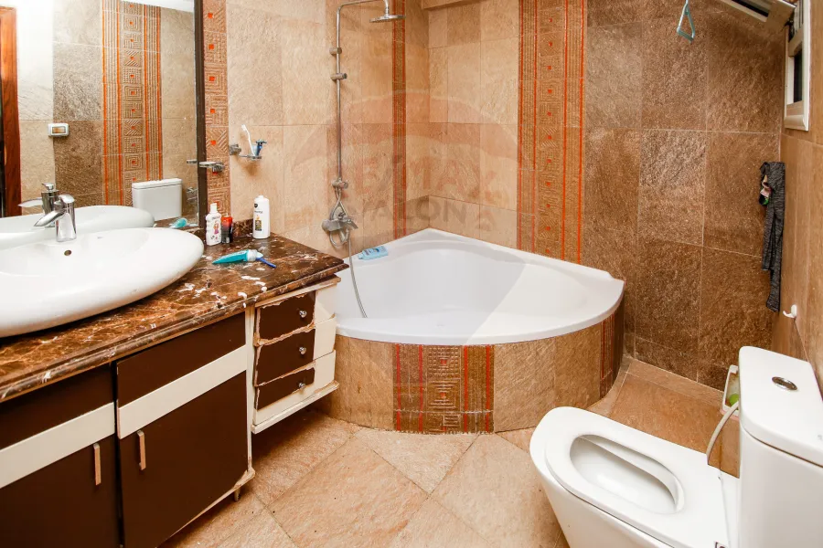 شقة للبيع 320 م السيوف (بجوار الشهر العقارى)