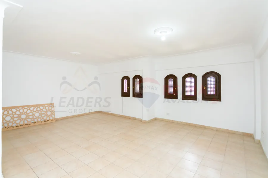 شقة 3 ادوار Triple للبيع 367 م لوران (خلف البنك الاهلي)