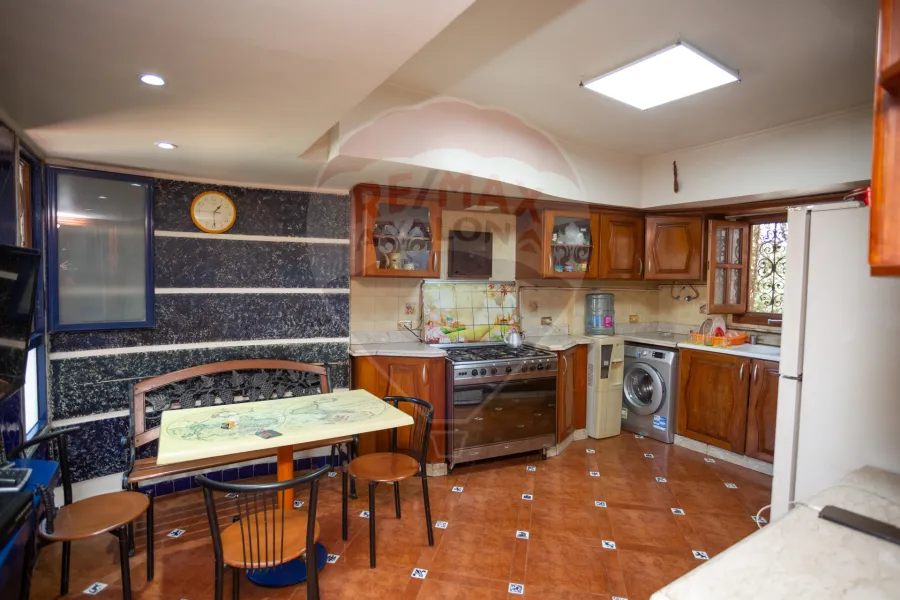 شقة للإيجار المفروش 240 م الحي اللاتيني (خطوات من ش فؤاد الرئيسي)