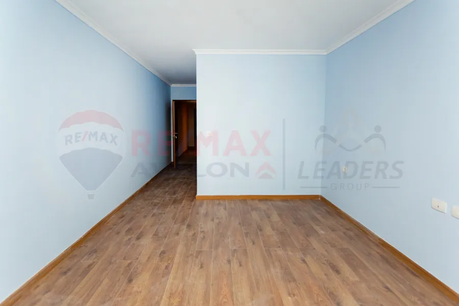 شقة للايجار 202 م سموحة (جراند فيو)