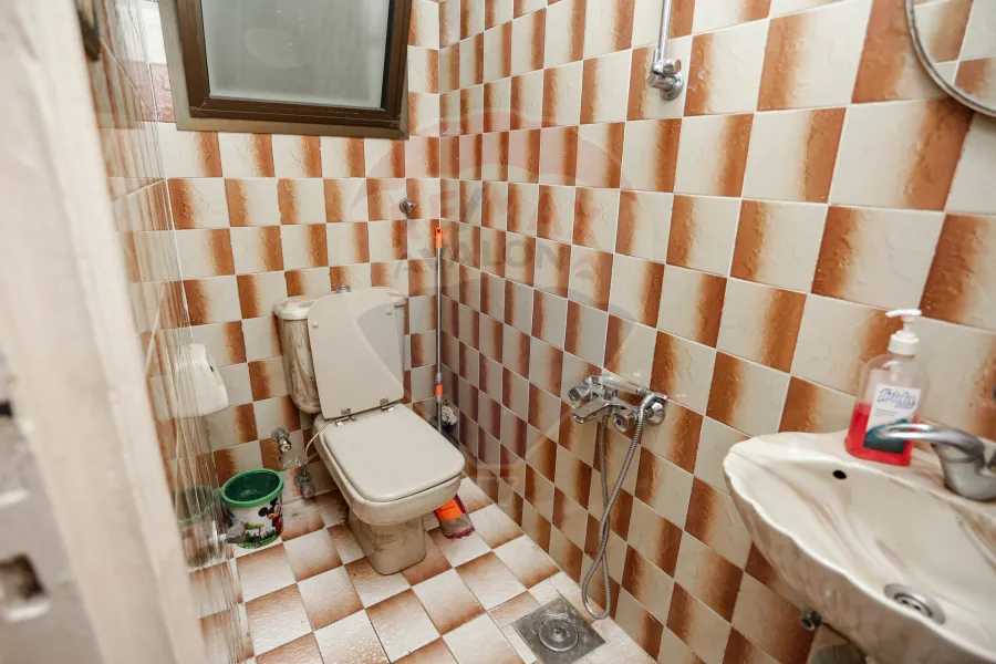 شقة للبيع 200 م سيدي بشر  (ش جمال عبد الناصر)