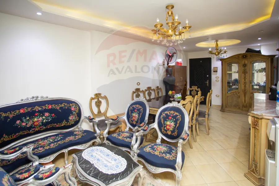 شقه للبيع 135 م سموحة (ش النصر)