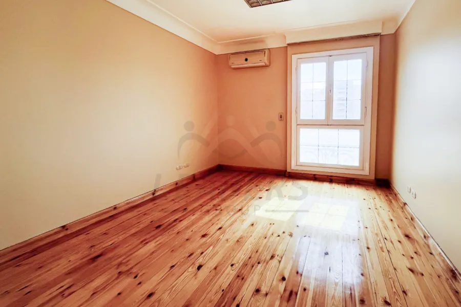 شقة للايجار 186 م سموحه (ش فوزي معاذ)