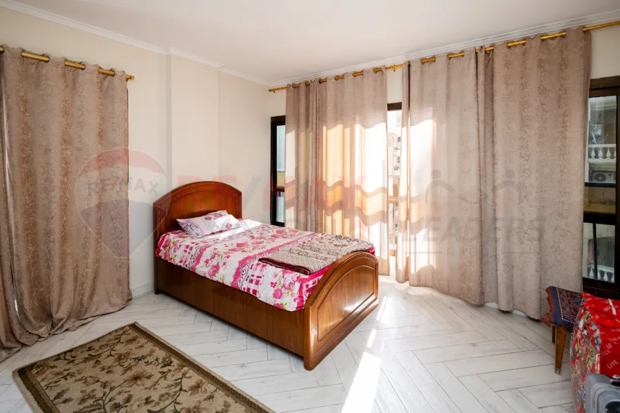 Apartment for rent 100 m Sidi Bishr (2nd number from sea)