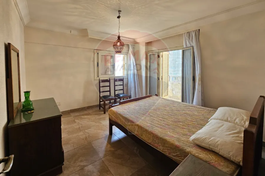 Apartment for sale 126 m Sidi Gaber (directly on the sea)