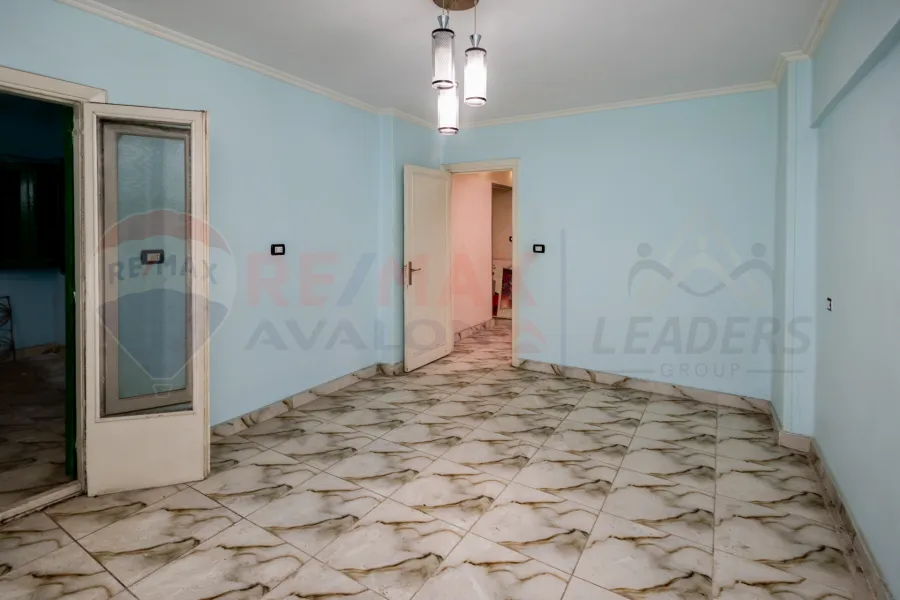 شقة للبيع 187 م كليوباترا (علي البحر مباشرة)