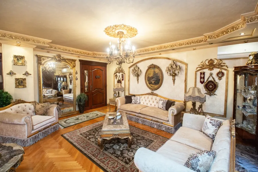 شقة للبيع 277م جليم(علي الترام مباشرة)