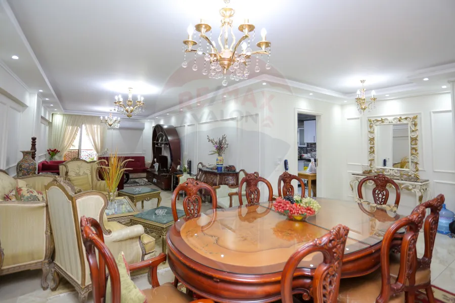 شقة للبيع 195 م كفر عبده (ميدان سانت جيني - عماره براند)