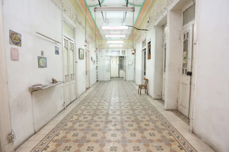 Mezzanine 400m for rent Camp Chezar (Port Saied St.)