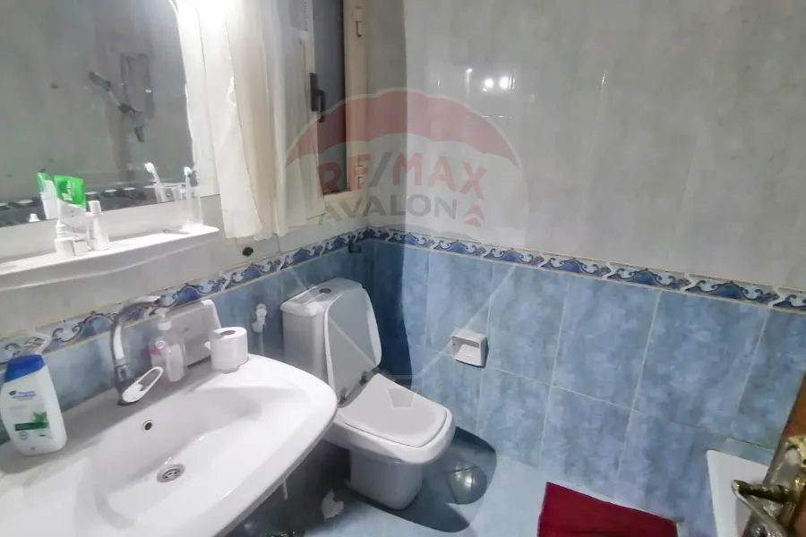 شقة للبيع 200 م ستانلي (خطوات من البحر)