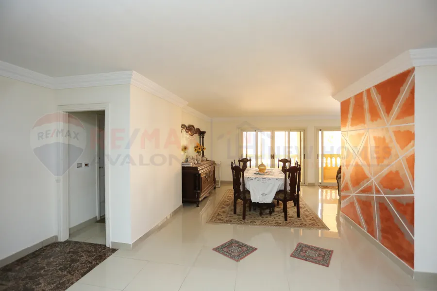 Apartment for sale 360 ​​m Zizinia (steps from tram)