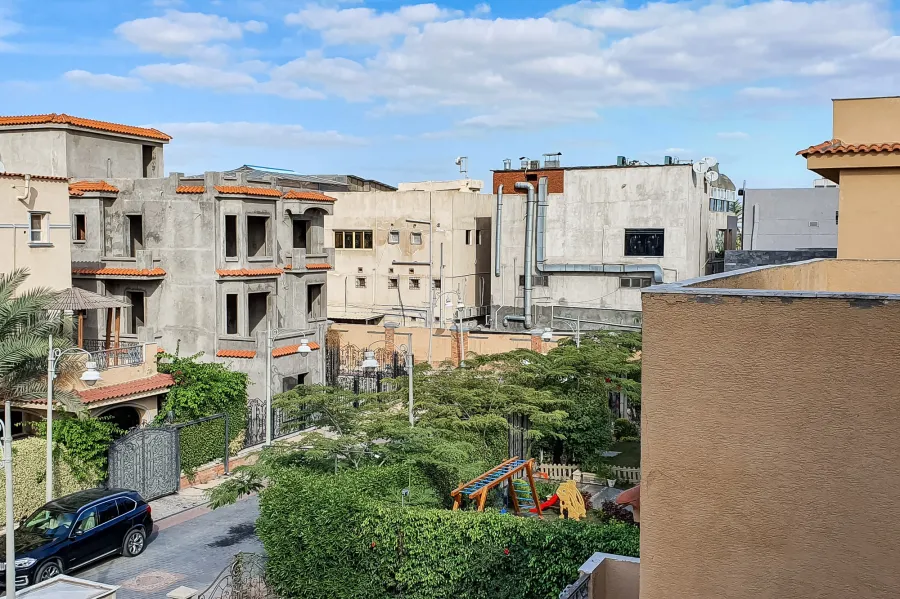 فيلا للإيجار 420م (كومباوند ميروزا)