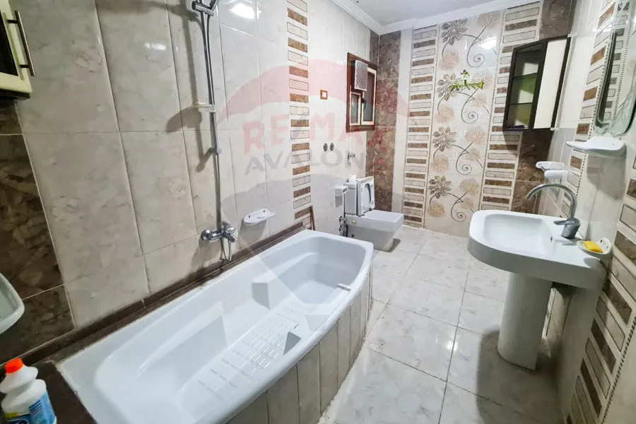 شقة للبيع 150 م الحي اللاتيني (متفرع من ش فؤاد)