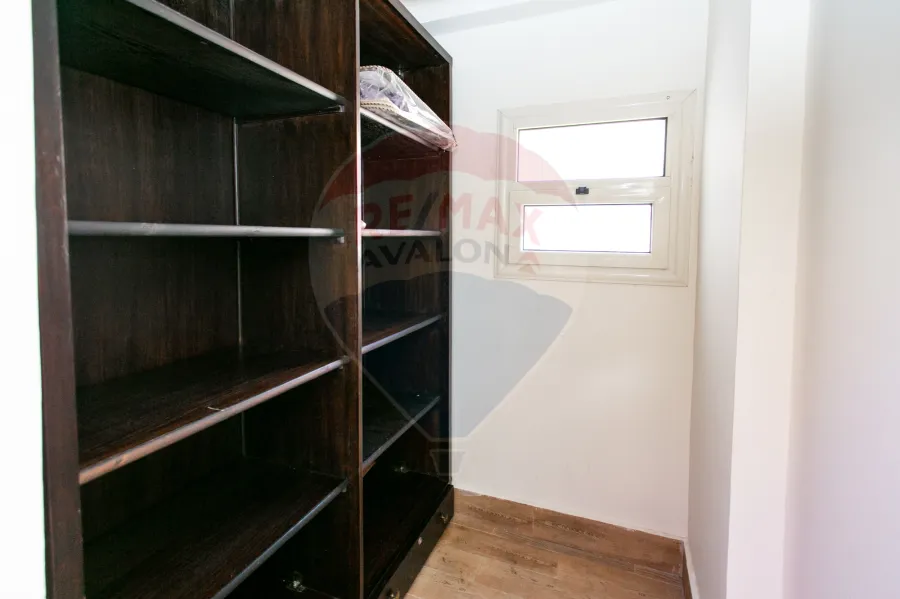 شقه للبيع 520 م سيدي بشر(ش محمد نجيب - على البحر مباشرة)