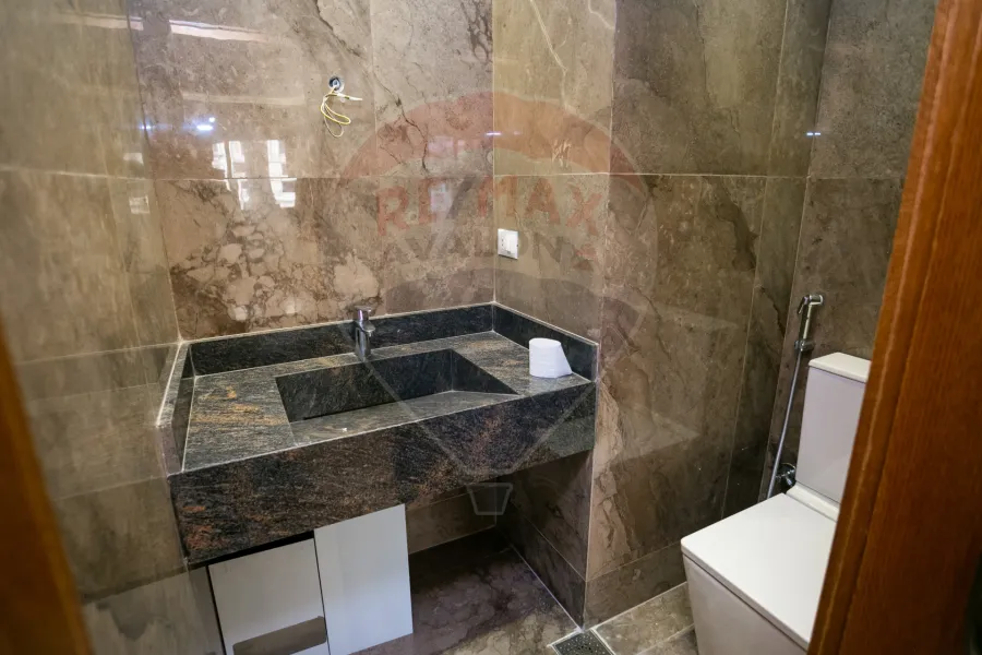 شقة للبيع 245 م سموحه (ش فوزي معاذ الرئيسي)