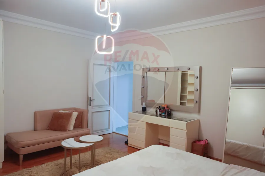 شقة للبيع 235 م سموحه (المربع الذهبي)