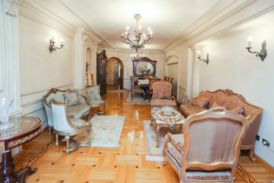 شقة للبيع 237 م سموحة (خطوات من ش البرت الاول)