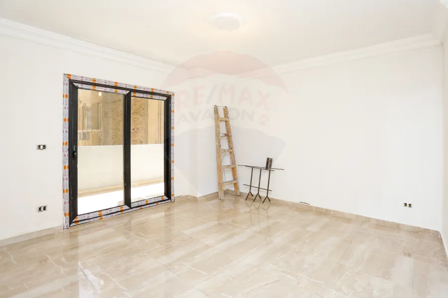 شقة إداري للإيجار 200 م كليوبترا (ش أبوقير)