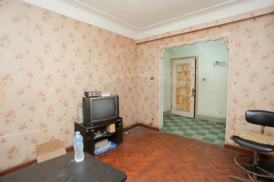 شقة للبيع 85م الازريطة  ( خطوات من الترام)