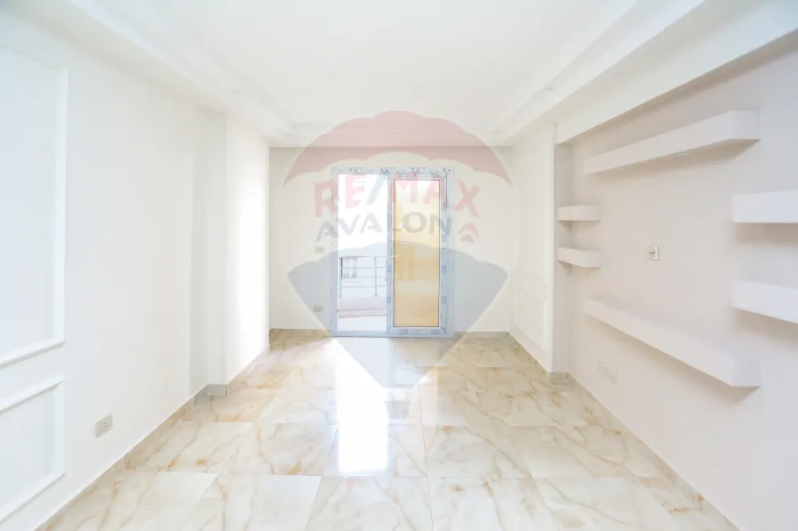 شقه للايجار 250 م سيدي بشر ( اول شارع خالد بن الوليد )