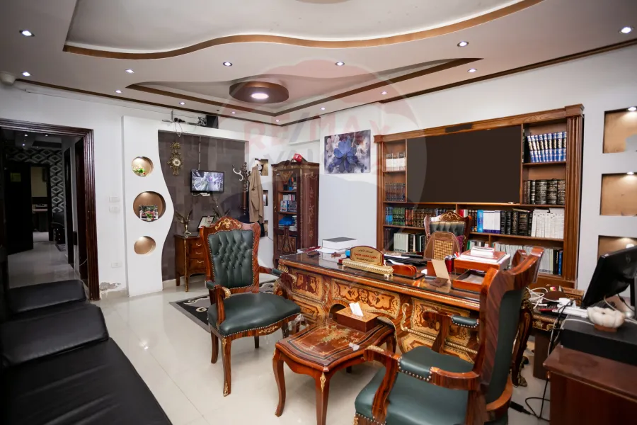 مقر اداري للبيع 110 م محرم بك (ش الرصافة )