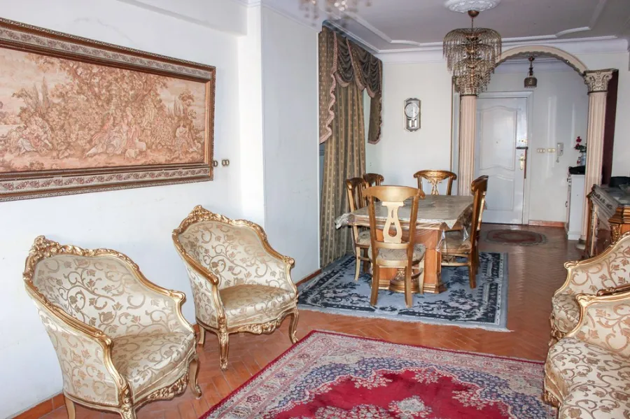 شقة للبيع 151م سيدي جابر ( علي الترام مباشرة )