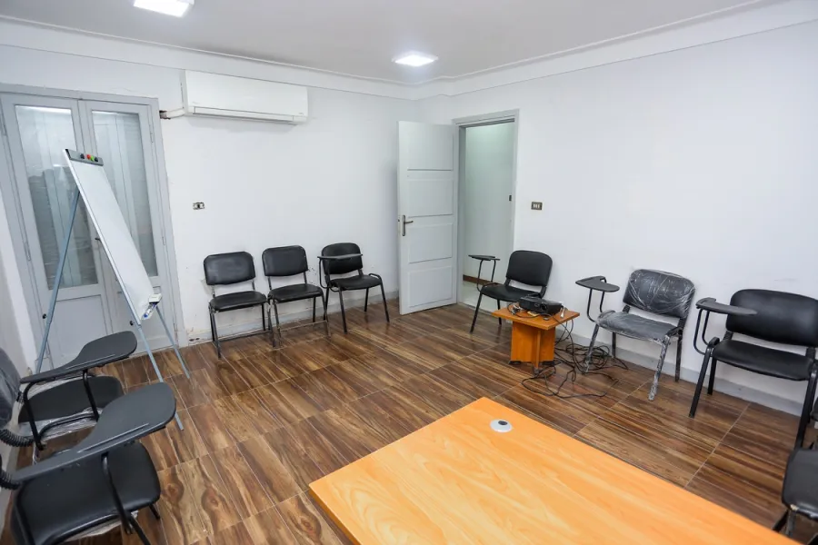 مكتب إدارى للايجار 180 م ثروت (متفرع من ش عبدالحميد الديب)