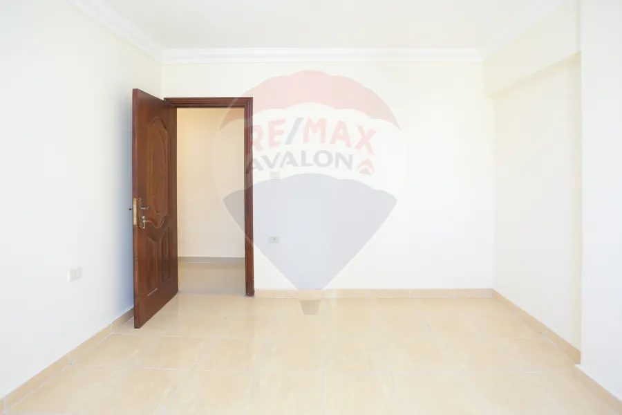 شقة للبيع 165 م سبورتنج (خطوات من نادى سبورتنج)