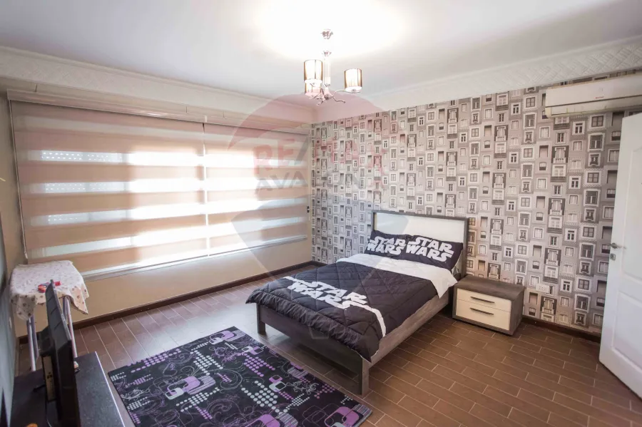 فيلا تريبلكس مفروشة للايجار475 م محرم بك (كومباوند ميروزا بجوار كارفور)