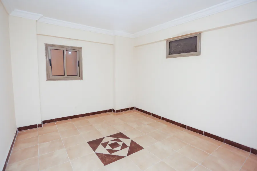 شقة للبيع 210 م السرايا (ثانى نمرة من البحر)