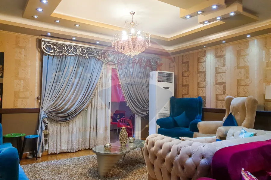 شقة للبيع 200 م لوران (متفرع من ش شعراوي)