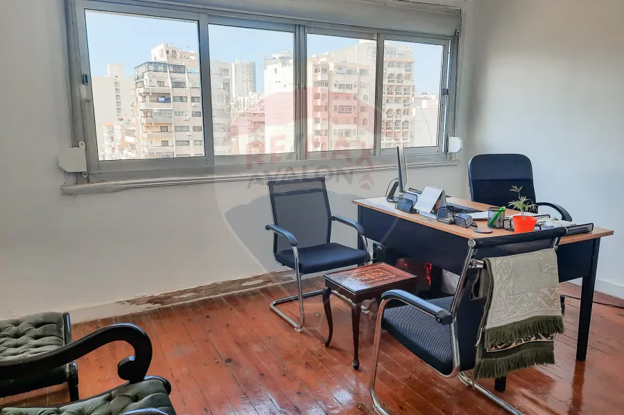 شقة للايجار 130 م كفر عبده (ش خليل الخياط)