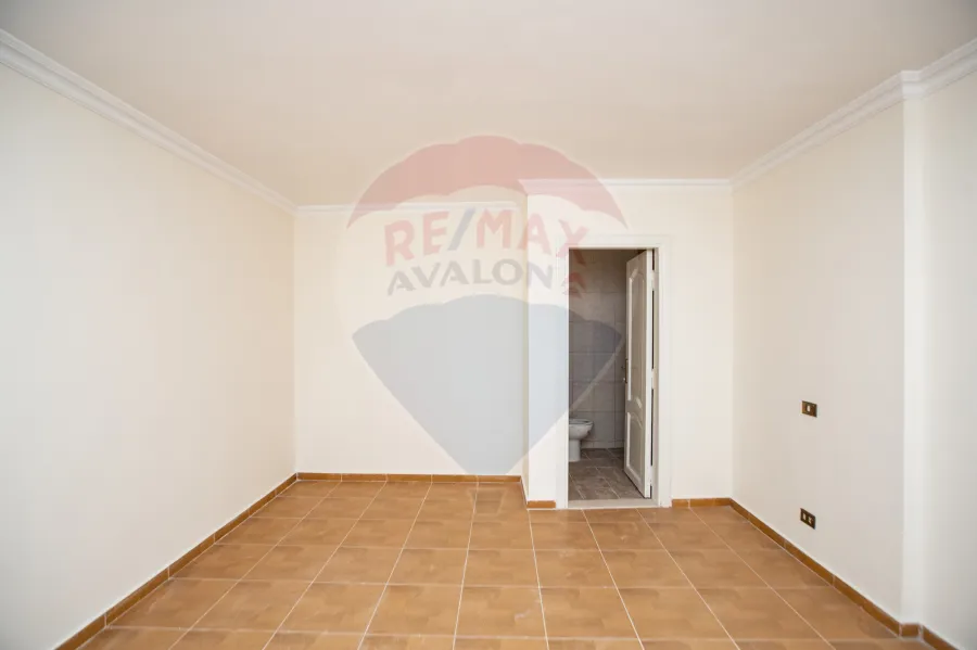 شقه للإيجار 235 م ستانلي (متفرع من البحر- ڤيو مباشر للبحر)