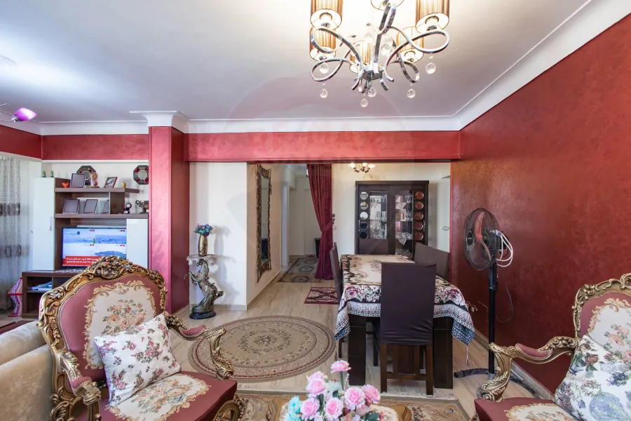 شقة للبيع 140 م ميامي (ش جمال عبد الناصر مباشره)