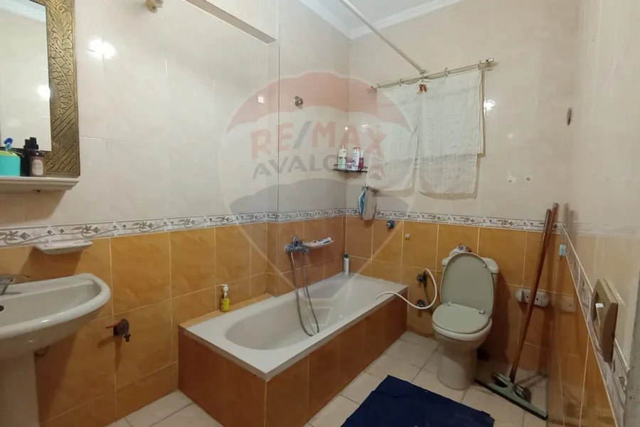 شقة للبيع 125 م السيوف (ش مصطفي كامل)