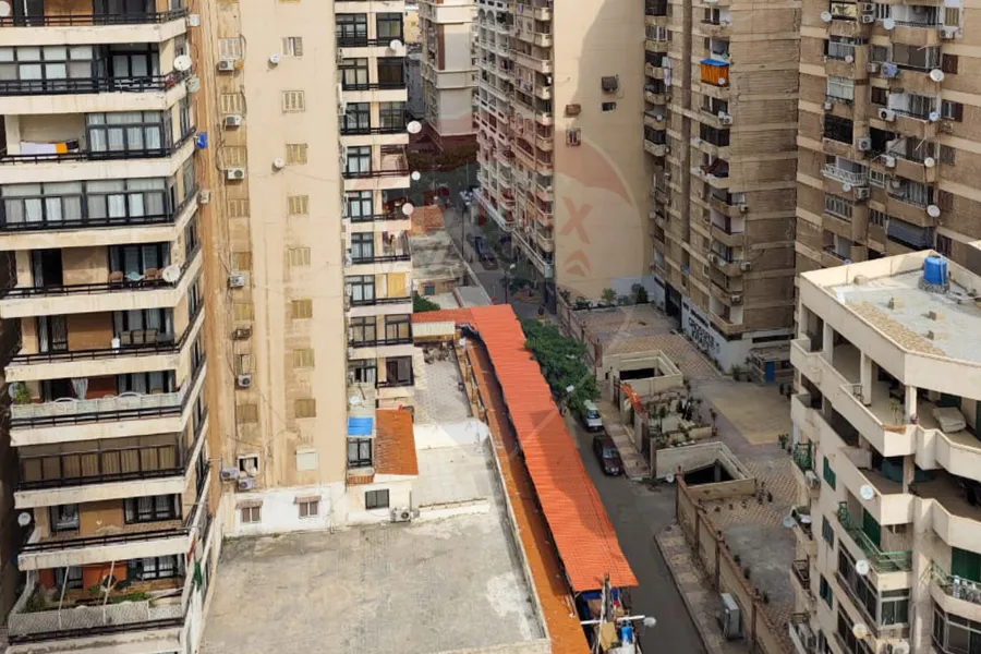 شقة للبيع 200 م جناكليس (خطوات من ش أبوقير)