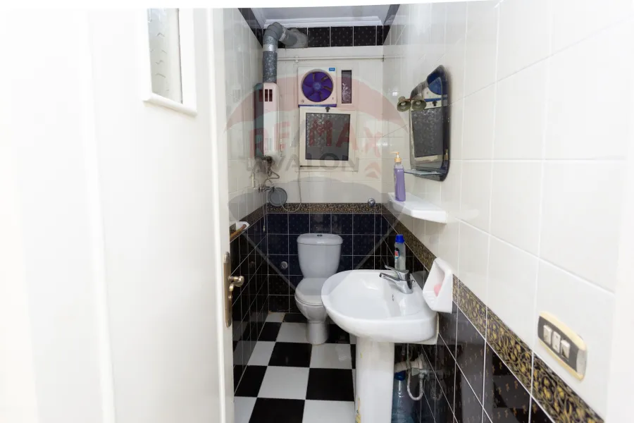 Apartment for sale 184 m Sporting (Steps from Port Said St. and the sea)