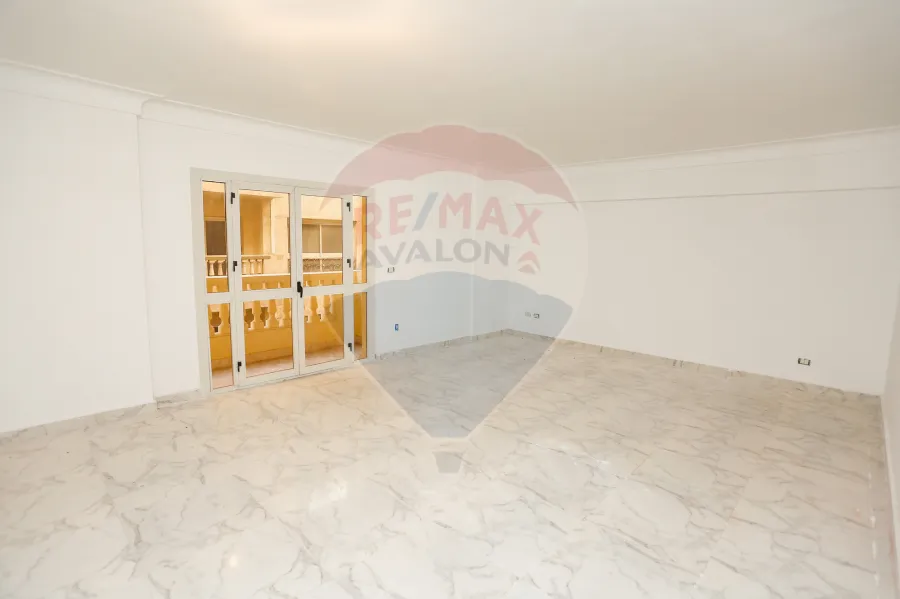 شقة للبيع 196 م سموحة ( كومباوند الإتحادية -أمام حدائق أنطونيادس)