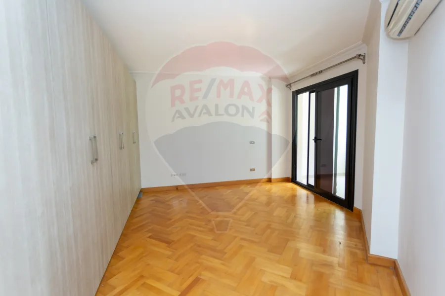 شقة مرخصة للبيع 295 م كفر عبده (متفرع من ش معروف الرصافة)