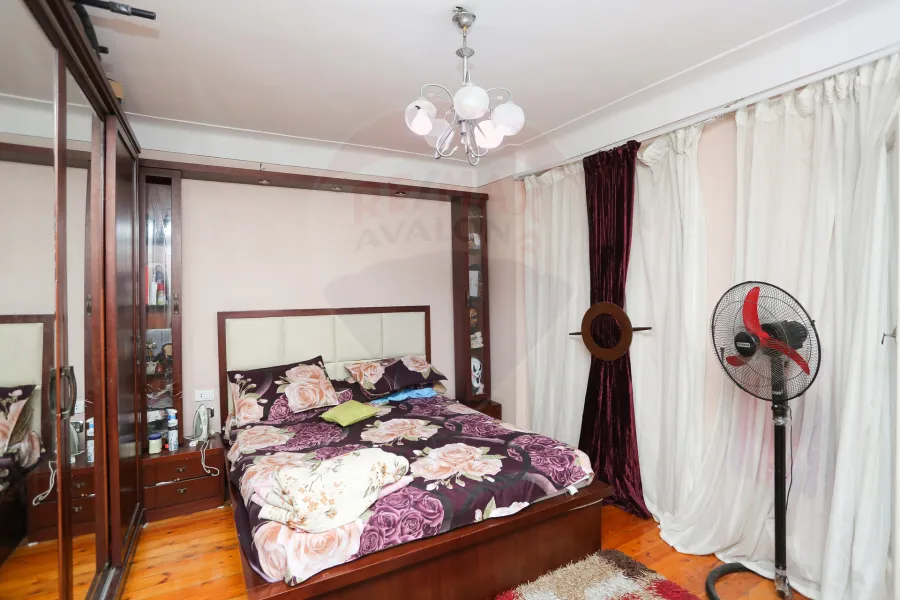 Apartment for sale 200 m Fleming (Branched Abu Qir St. - steps from the tram)