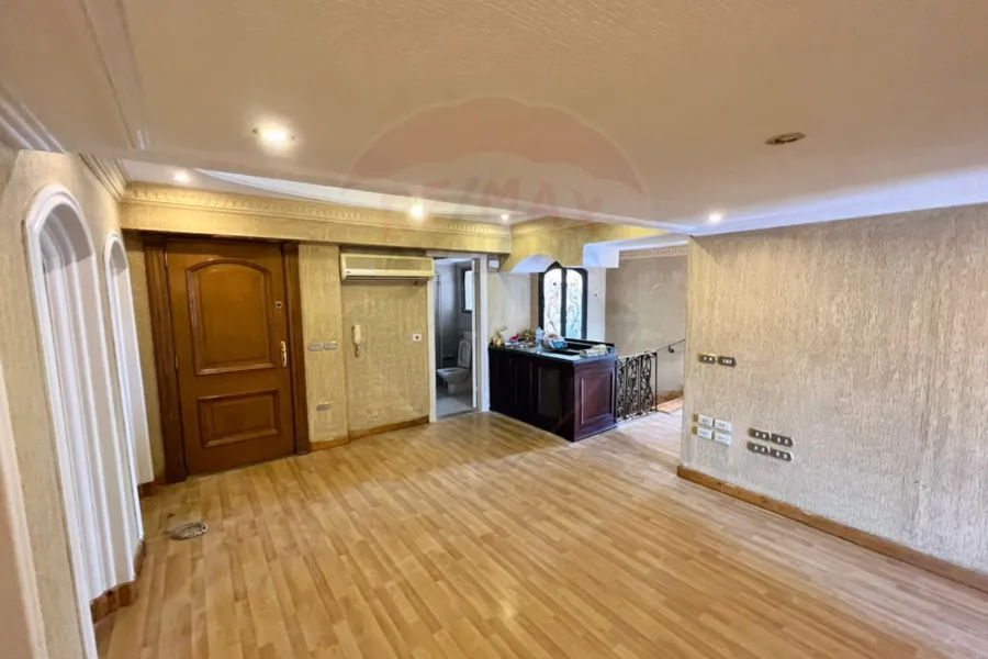 Duplex for rent 300 m Zizinia (on Abu Qir St.)