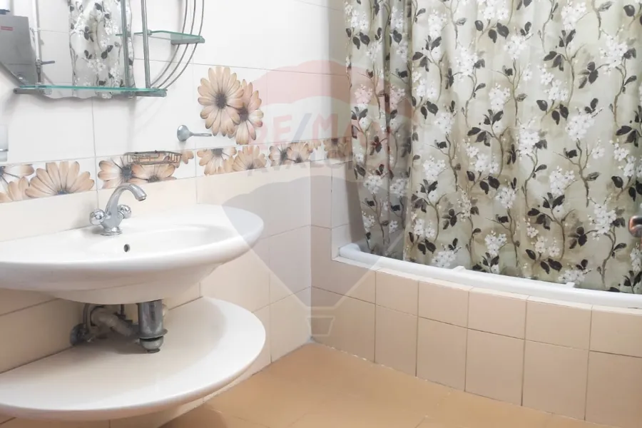 شقة للبيع 150 م السيوف (ش جميلة بو حريد الرئيسي)