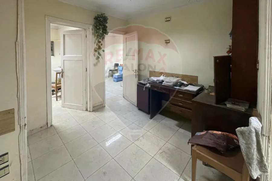 عيادة للبيع 90 م كليوباترا (علي الترام مباشرة)