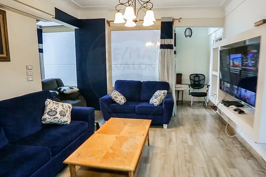 شقة للبيع 110 م لوران (على البحر مباشرة)