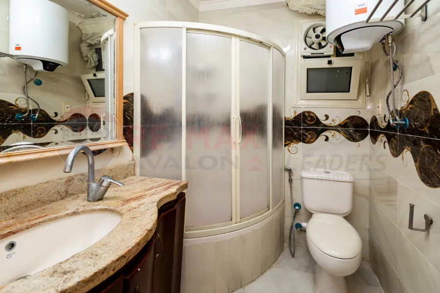 Apartment for sale 200 m Janaklis (steps from Abu Qir St.)