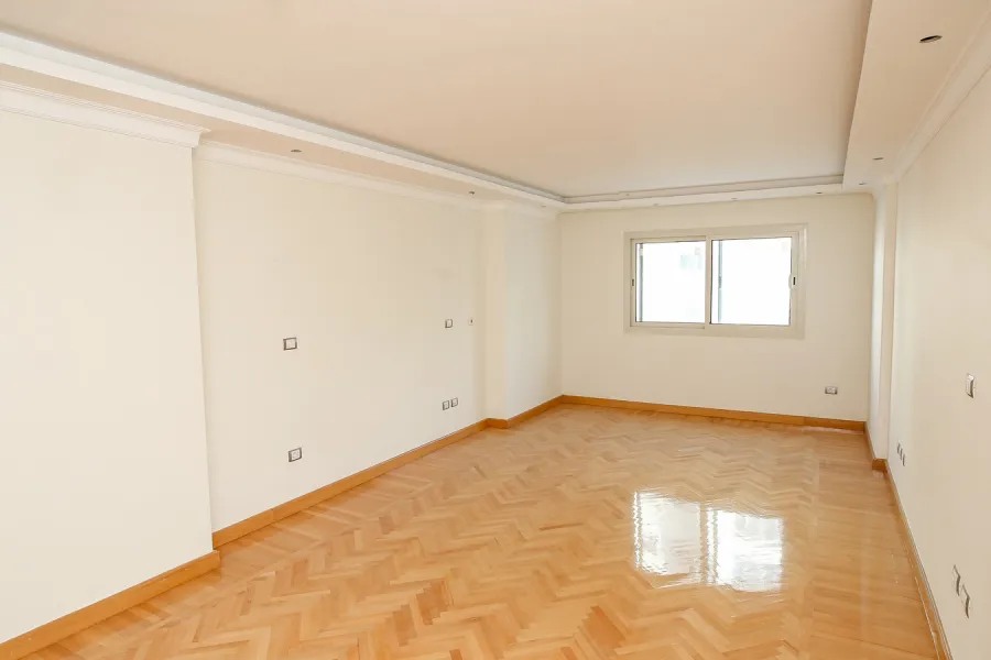 شقة للبيع 316م سموحة (كمبوند أنطونيادس)