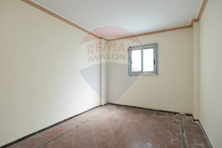 شقة للبيع 240 م لوران (ش ابو قير مباشرة)